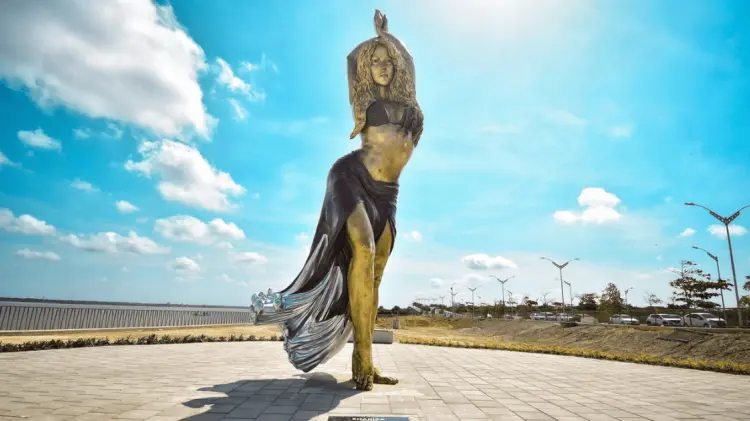Shakira ha sido inmortalizada con una estatua de 6 metros en Barranquilla. (Foto: Especial/EXPRESO)