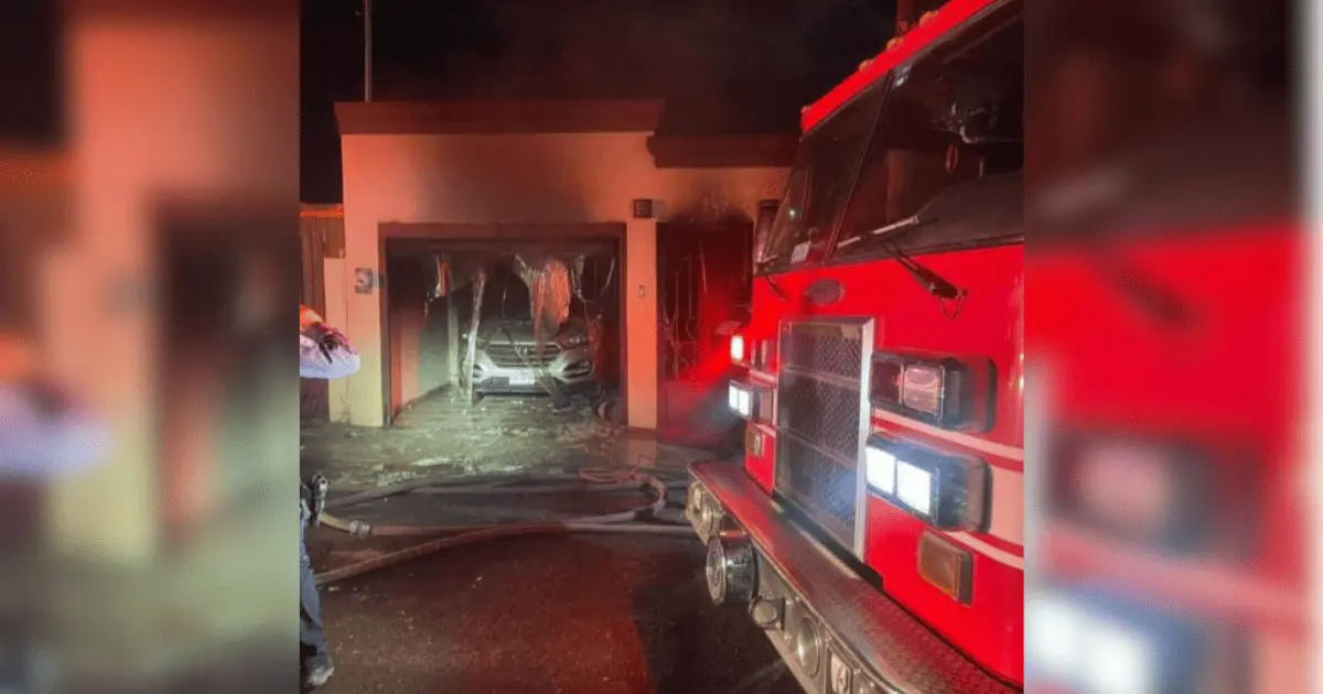 Cohete provoca incendio en domicilio y dos mujeres resultan lesionadas