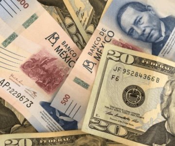 Dólar abre este jueves al alza en 20.61 pesos al mayoreo