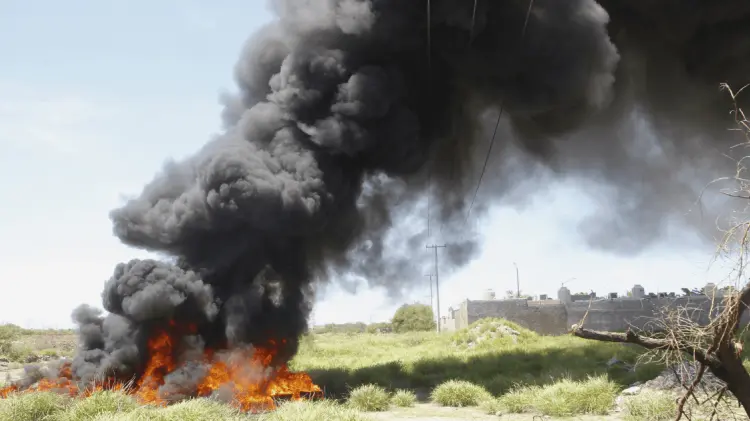 La quema de basura y maleza es motivo de multa en Hermosillo. (Foto: Jesús Ballesteros/EXPRESO)
