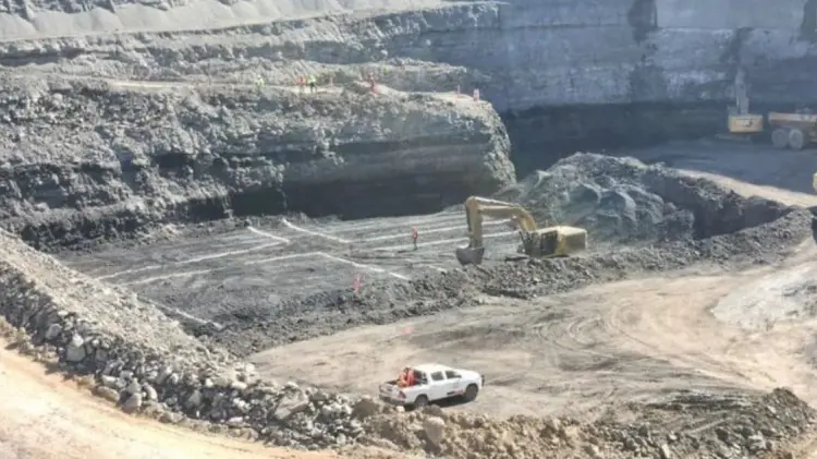 Los cuerpos fueron encontrados tras el retiro de 19 metros de material. (Foto: tomada de redes)