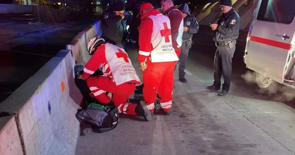 Mujer termina en el hospital tras ser atropellada; responsable huyó a EU