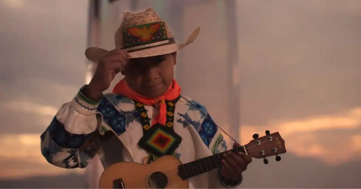 Yuawi regresa con tenis fosfo fosfo en nuevo spot de Movimiento Ciudadano