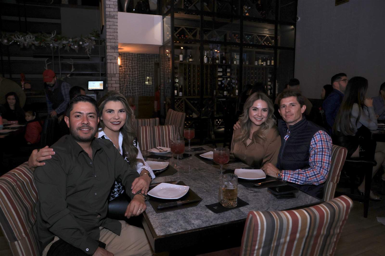 Comparten una fantástica cena en Mochomos Fusión Sonorense