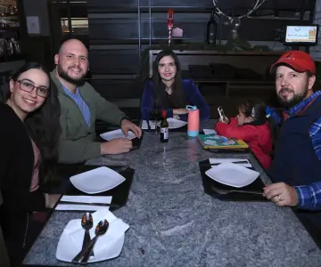 Comparten una fantástica cena en Mochomos Fusión Sonorense