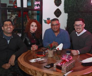 Amena tarde entre amigos en Casa Garmendia, Café y Churrería