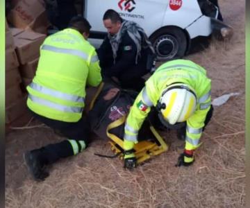 Hombre termina prensado tras fuerte choque en carretera Guaymas - Obregón