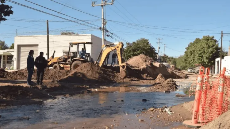 La reparación de una conexión ha dejado sin agua a varios sectores de Navojoa. (Foto: Cortesía)