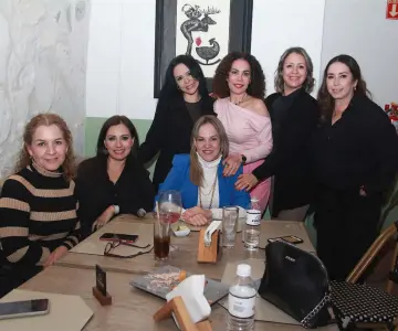 En Casona Obregón 55, amena plática con amigos