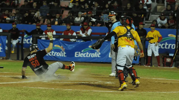Luis Márquez se quedó el salvamento al relevar dos entradas completas. (Foto: Cortesía / EXPRESO).