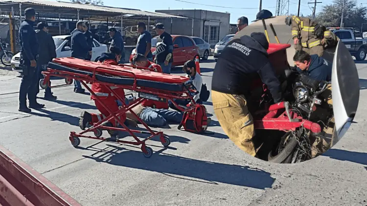 El motociclista quedó inconsciente en el asfalto. (Foto: Tadeo Cruz/Jesús Ballesteros)