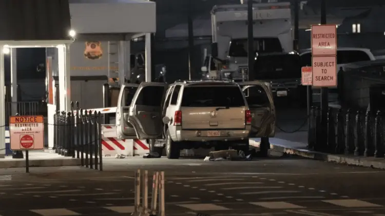 La camioneta fue revisada por agentes del Servicio Secreto. (Foto: Especial / EXPRESO)