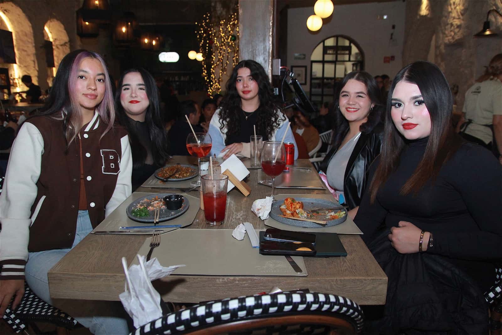 Tienen una agradable convivencia en Casona Obregón 55