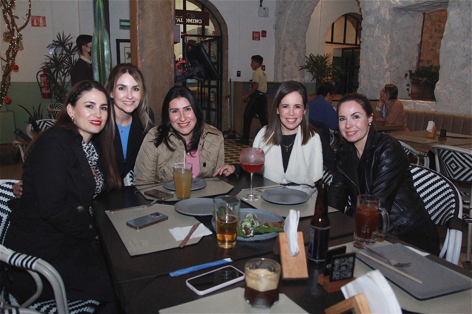 Tienen una agradable convivencia en Casona Obregón 55