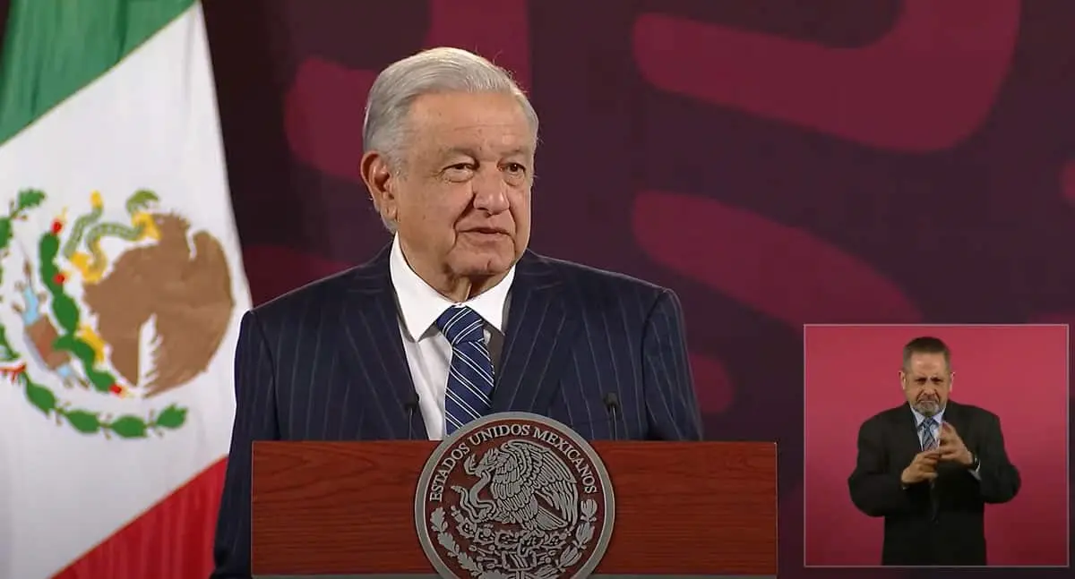 Salario mínimo magisterial y desaparecer autónomos, propone AMLO