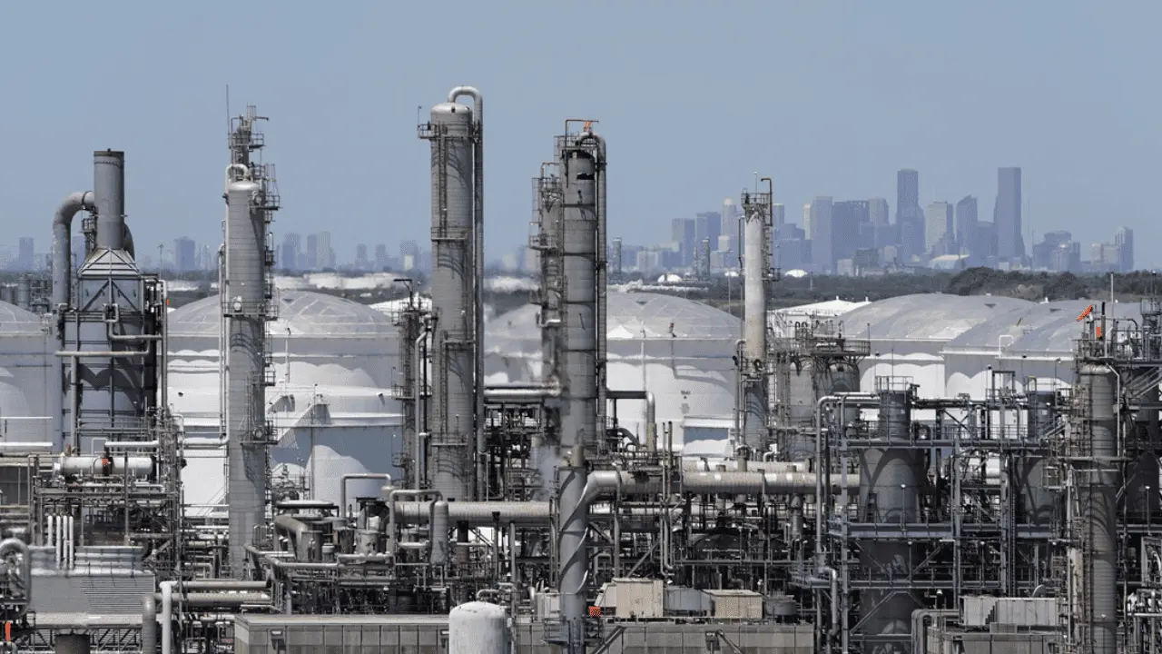Tormenta invernal afecta la producción petrolera en Estados Unidos