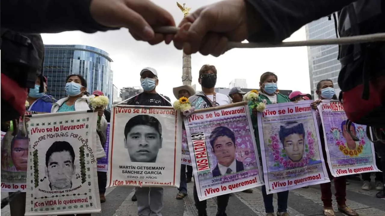Militares acusados por caso Ayotzinapa salen de prisión esta madrugada