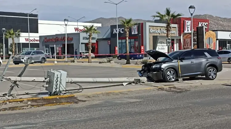 El hombre fue trasladado al hospital por personal de Cruz Roja. (Foto: Tadeo Cruz/EXPRESO)