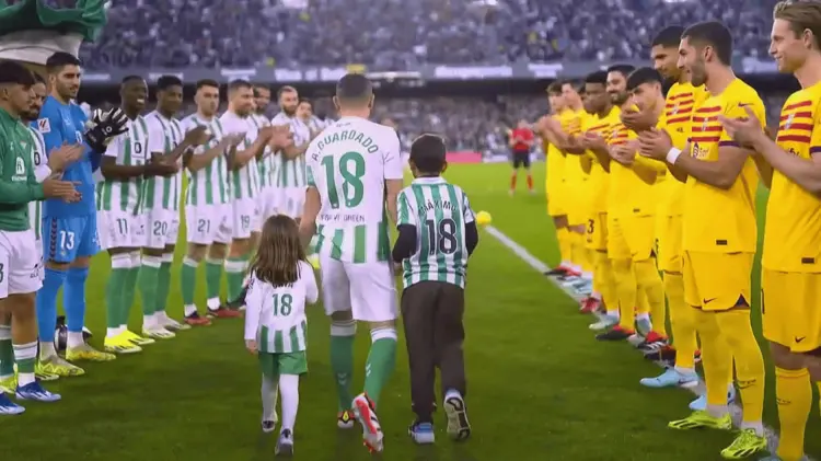 Andrés Guardado recibió el reconocimiento de compañeros y rivales. (Foto: Cortesía)