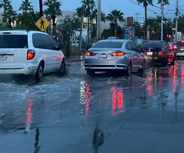 Lluvia afecta a varios semáforos en Hermosillo