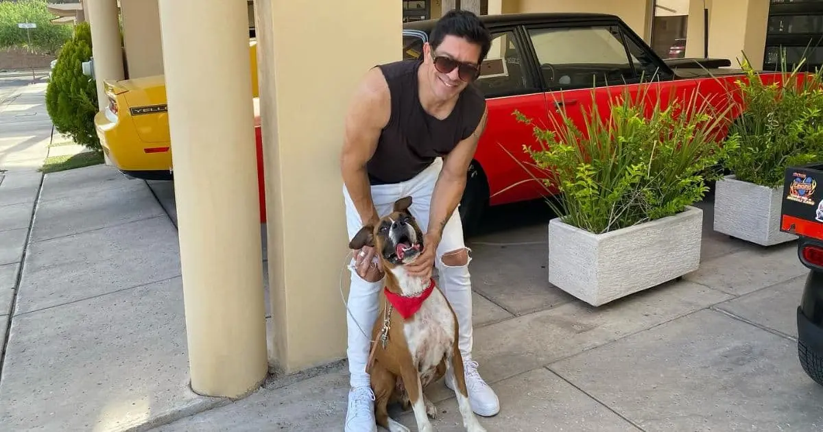 Rescata Yahir a perrito y le da una nueva oportunidad