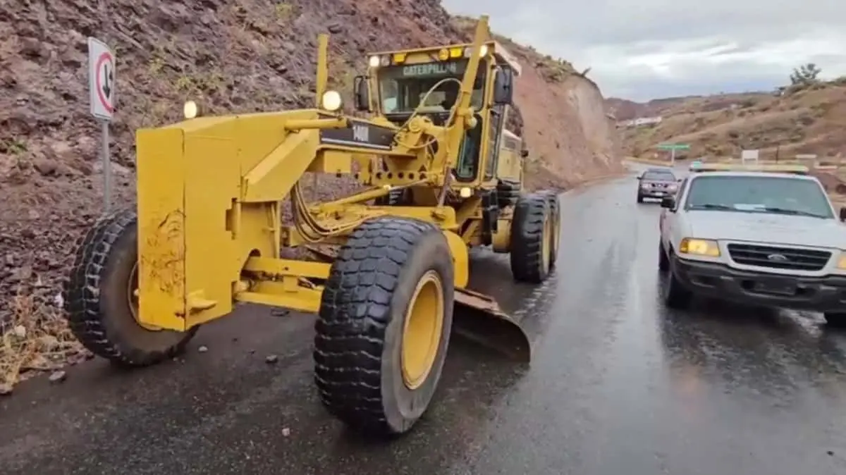 Exhortan a automovilistas a tomar precauciones ante deslaves