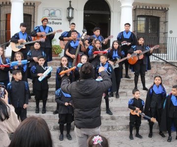 Tiene el FAOT tradicional callejoneada con la Estudiantina Infantil