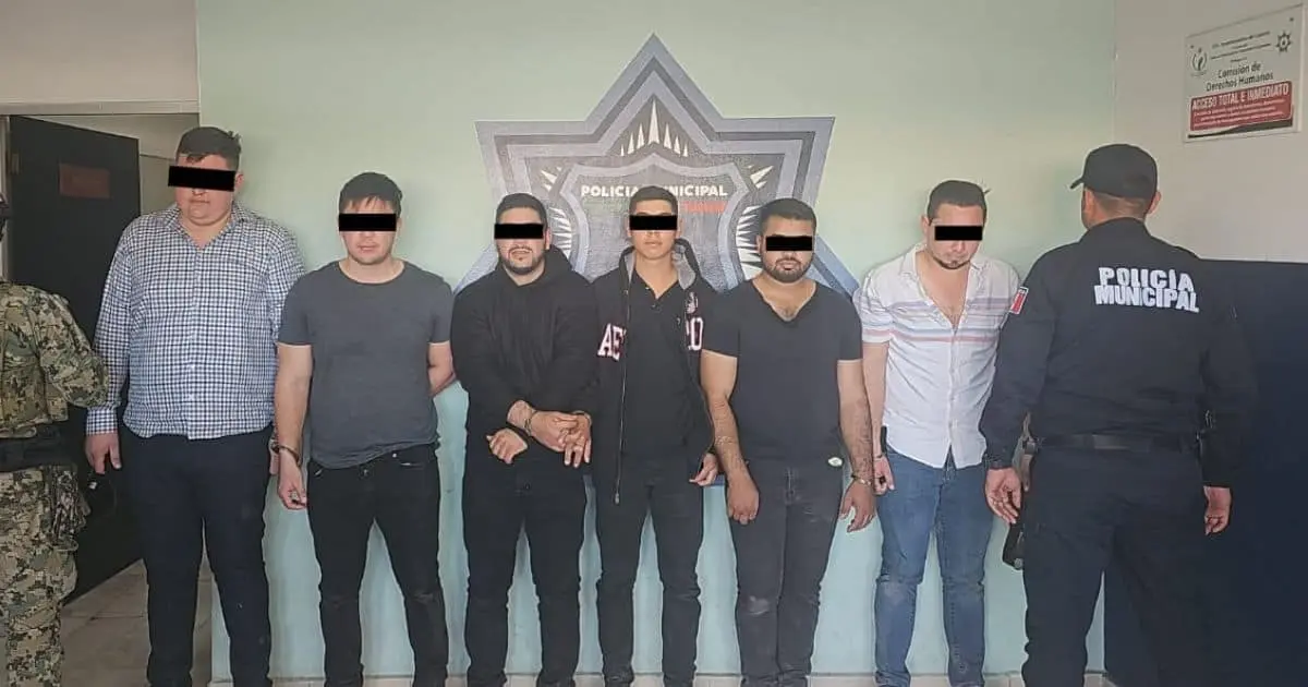 Hombres armados privan de la libertad a empleados en Cajeme; detienen a 8