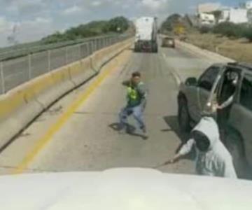 Registran bloqueo en Guanajuato; hieren a policía y matan a 3 personas