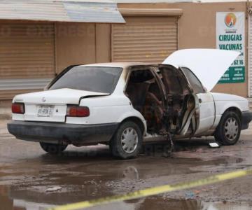 Muere conductor tras explosión de tanque de gas dentro de su auto