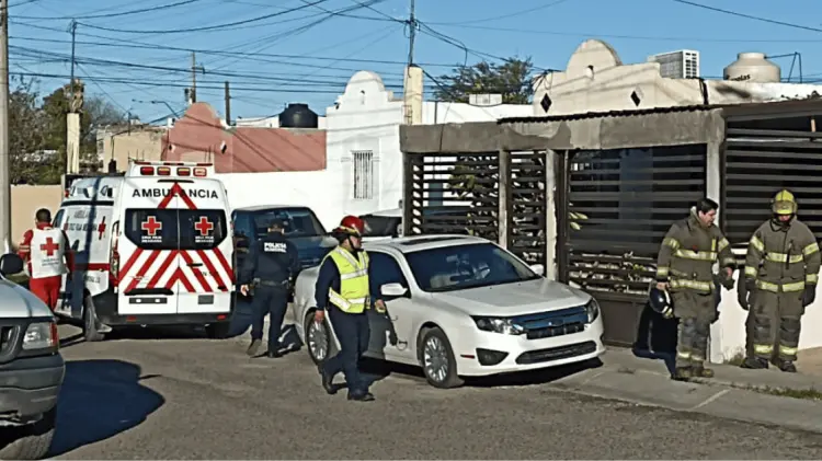 La mujer afectada fue trasladada a recibir atención. (Fotos: Tadeo Cruz/EXPRESO)