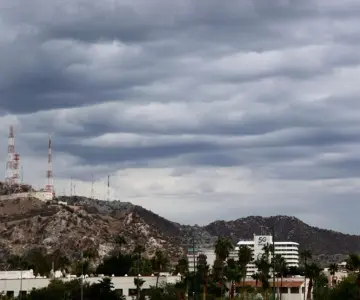 Pronostican lluvias fuertes y calor extremo en Sonora este lunes