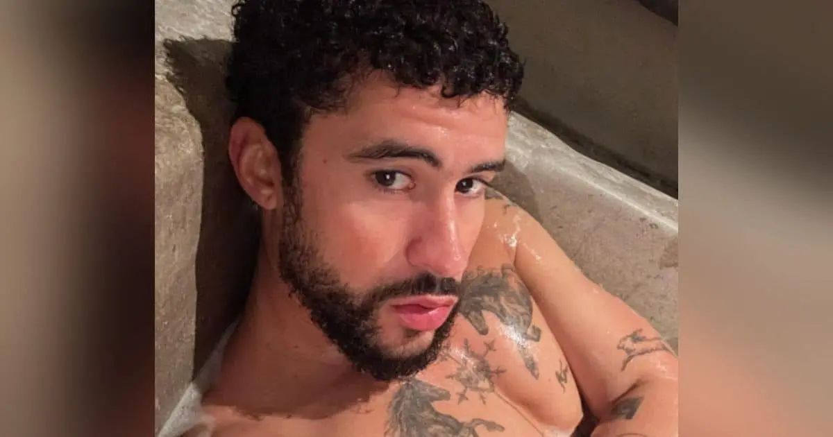Bad Bunny causa revuelo por fotos en su bañera