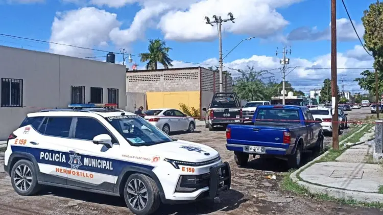 Elementos de la Policía Municipal acudieron al lugar de los hechos. (Foto: Tadeo Cruz/EXPRESO)