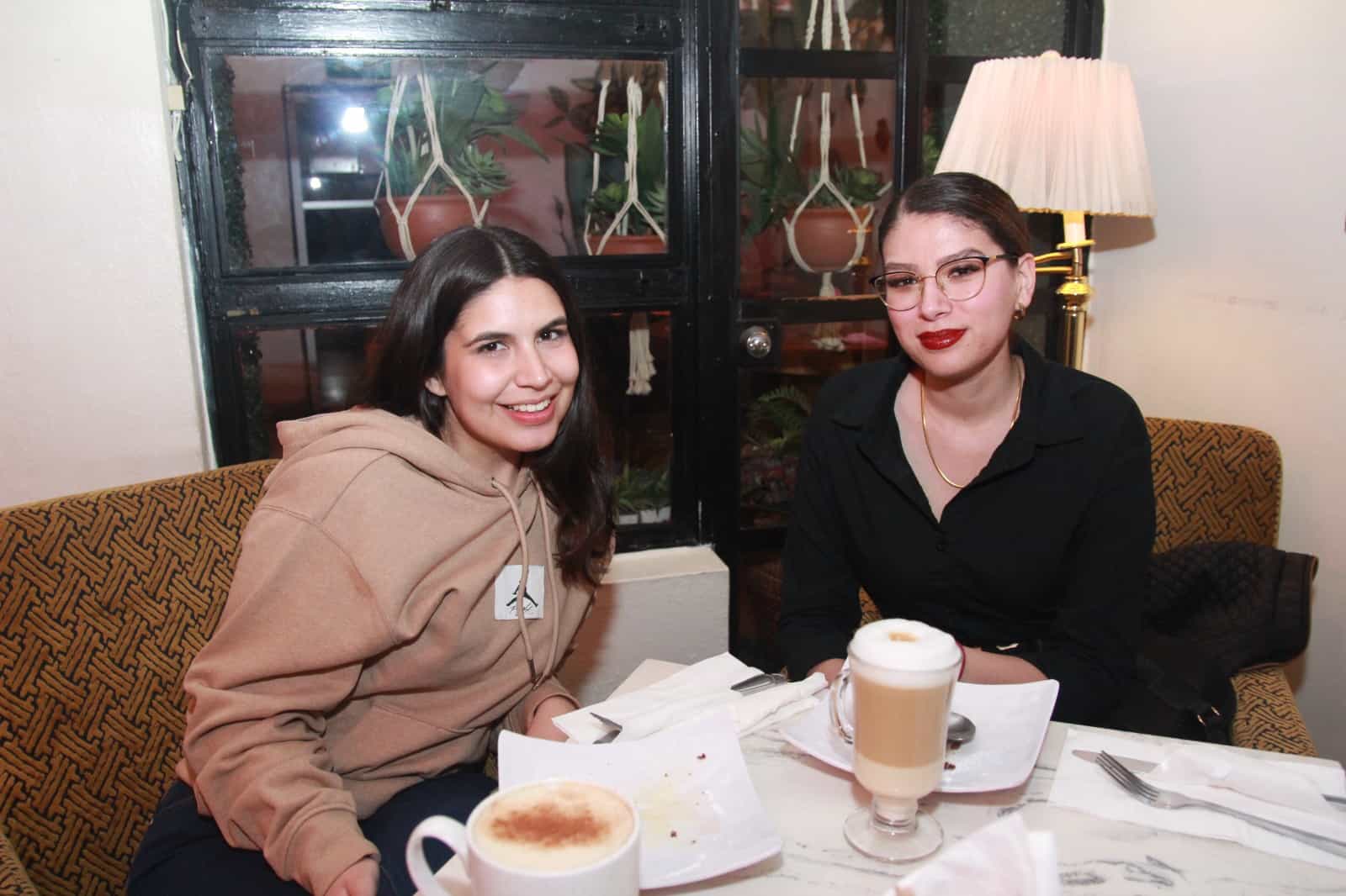 Disfrutan de una amena tarde en Casa Garmendia, Café y Churrería