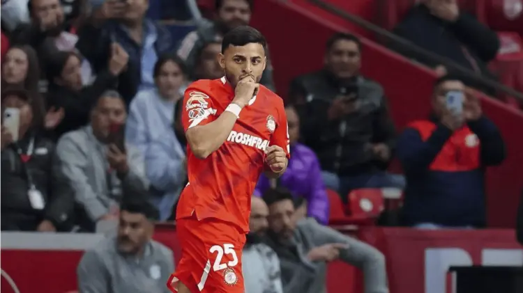 El nuevo escarlata marcó su primer tanto al minuto 85. (Foto: Especial / EXPRESO)