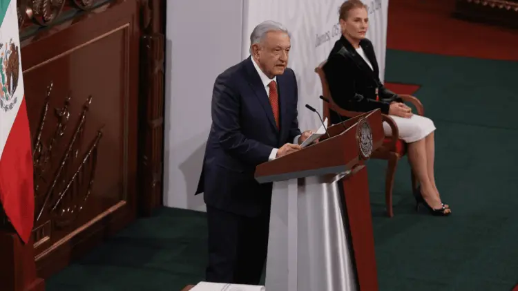 Andrés Manuel López Obrador presentó las iniciativas en Palacio Nacional. (Foto: El Universal)