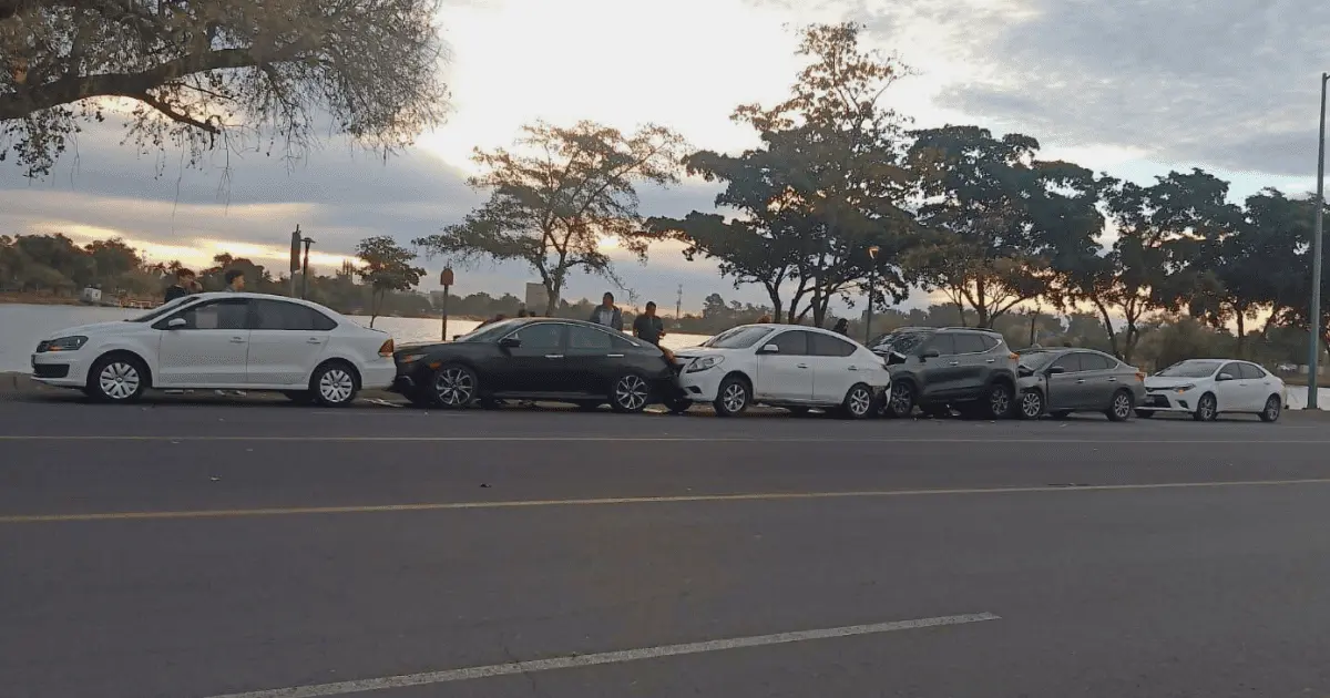 Cinco autos protagonizan carambola a la altura de la Laguna del Náinari
