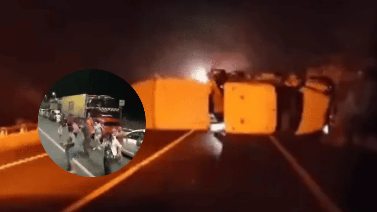 Automovilistas bailan Payaso de Rodeo tras cierre de carretera por volcadura