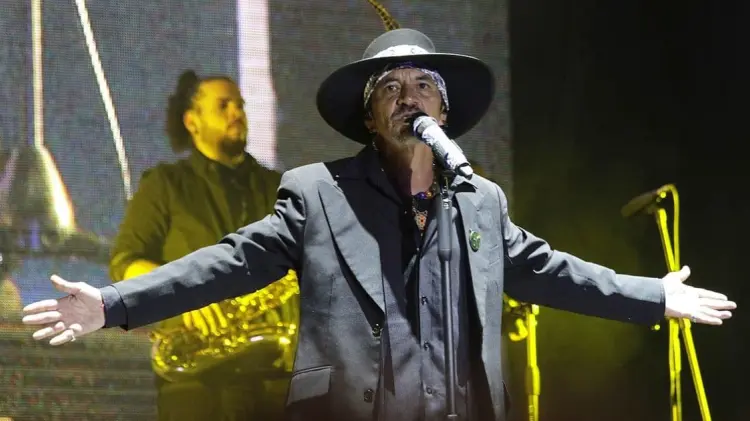 Rolando Ortega, mejor conocido como Roco Pachukote en La Maldita Vecindad. (Especial/EXPRESO)