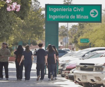 Por primera vez en 10 años, disminuye deserción universitaria: Inegi