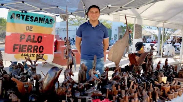 Martín Ávila Olivas comparte su arte en eventos en Navojoa y Cajeme. (Foto: John Castellón/EXPRESO)