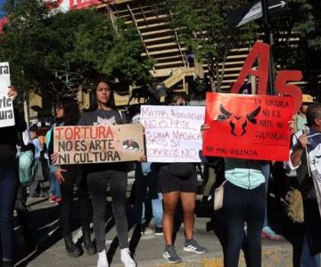 Plaza de Toros México recibe una manifestación nocturna