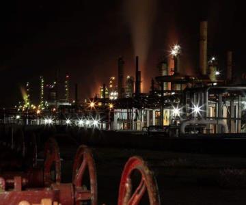 Explosión de caldera de una refinería deja al menos 8 lesionados