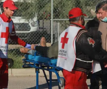 Motociclista es embestido por un auto en colonia Sahuaro