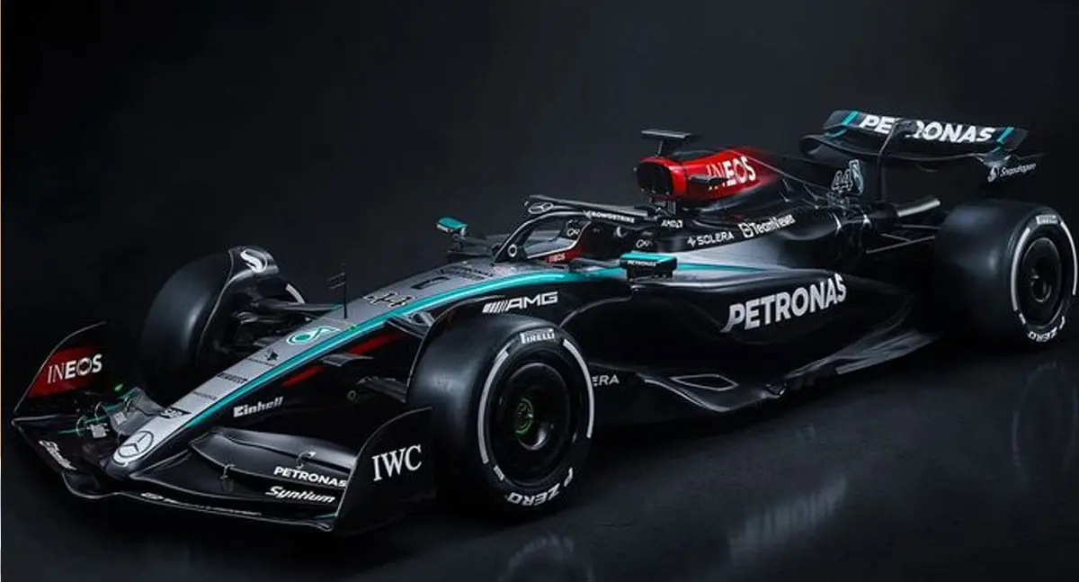 Mercedes hace un híbrido del W15