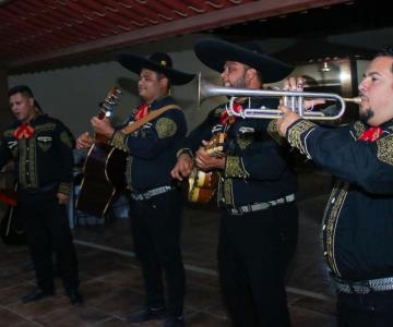 Músicos hacen su agosto en San Valentín