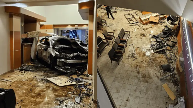 El vehículo ingresó al área de urgencias del North Austin de St. David. (Foto: Tomadas de redes)