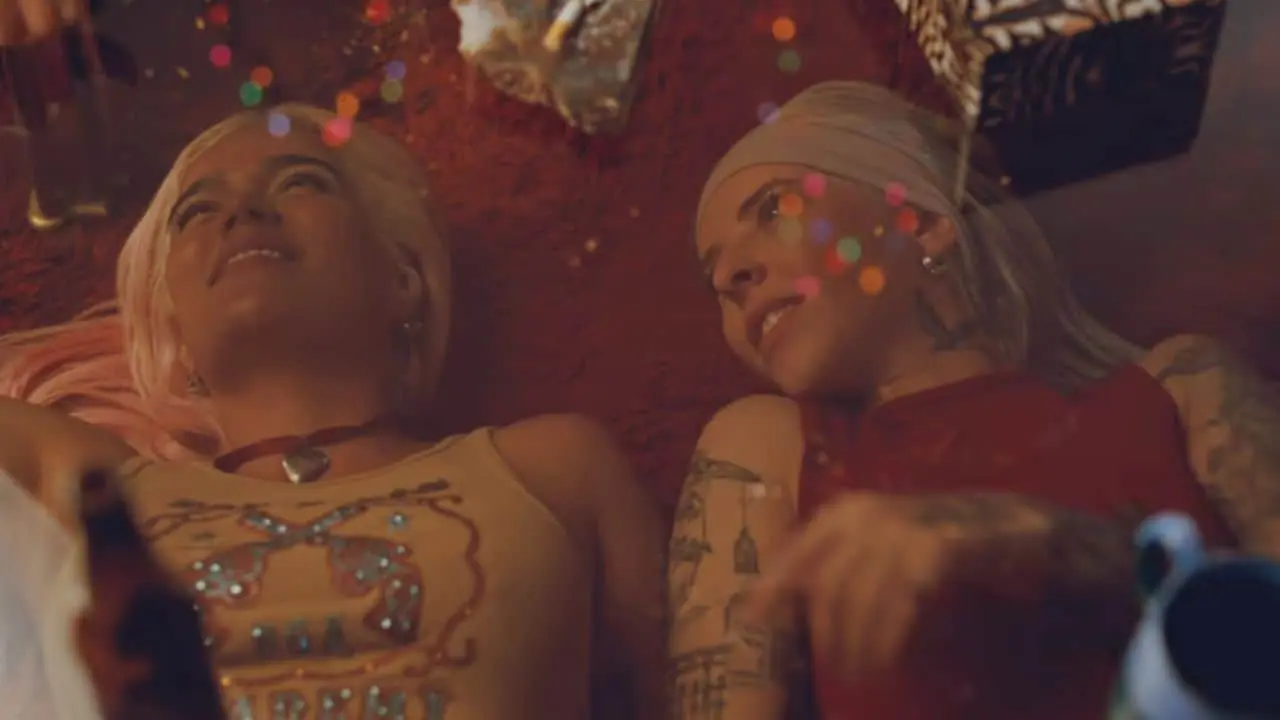 Karol G en polémica por video de su nueva canción ´Contigo´