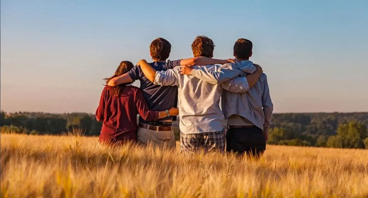 Debaten sobre si los jóvenes han perdido interés en ver por su futuro